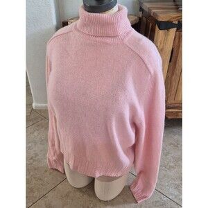 Chaus Vtg. 70% Lambwool, 20% Angora Rabbit Hair & 10% Nylon Turtleneck Sweater